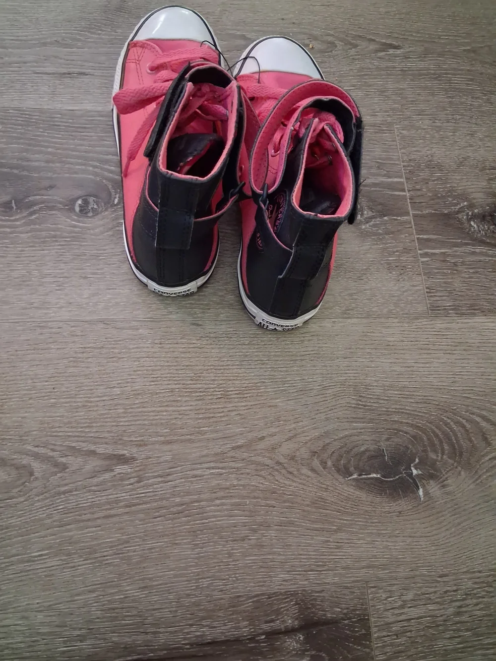 Kids High-Top Convetse Lace-Up Sneakers in Pink